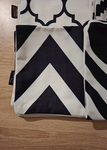 Beyaz Siyah Desenli Modern Yastık Kılıfı - Görsel 5