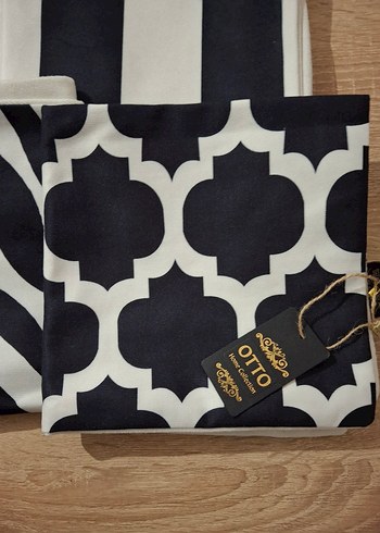 Beyaz Siyah Desenli Modern Yastık Kılıfı - Görsel 3