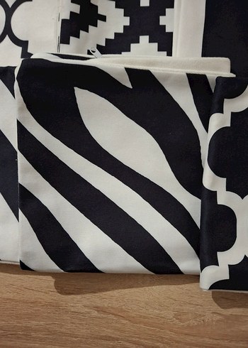 Beyaz Siyah Desenli Modern Yastık Kılıfı - Görsel 4