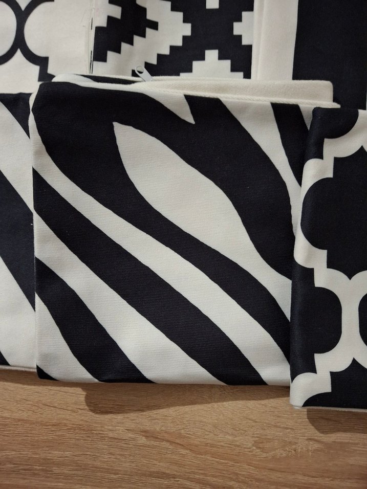 Beyaz Siyah Desenli Modern Yastık Kılıfı - Görsel 4