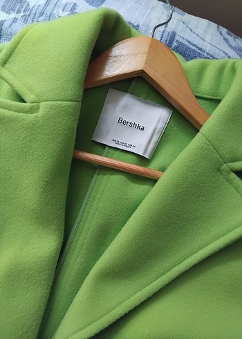 Bershka Uzun Yeşil Kaban, Düğmeli, Cepli