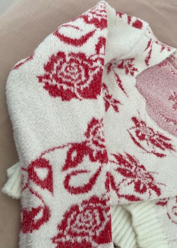 universal Beden Nakışlı Beyaz Triko Kadın Kazak yumuşacık hiç giyilmedi