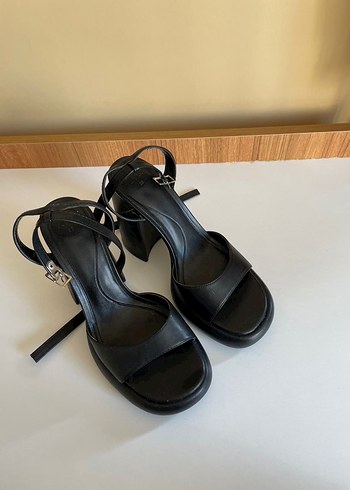 38 Beden siyah Renk Zara Siyah Platform Topuklu Ayakkabı