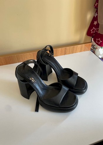 Zara Siyah Platform Topuklu Ayakkabı