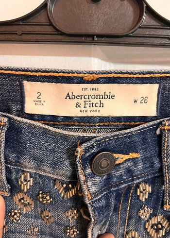 Nakışlı Düğmeli Koyu Mavi Mini Denim Şort - Görsel 2