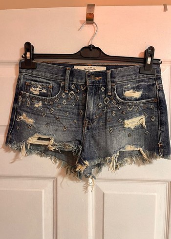 Abercrombie & Fitch 26