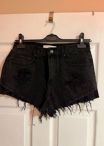 Kadın Siyah Yırtık Mini Kot Şort - Görsel 3