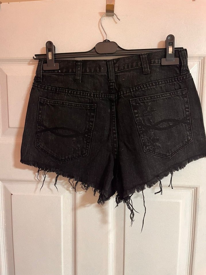 Kadın Siyah Yırtık Mini Kot Şort - Görsel 4