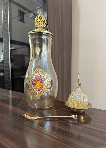 Altın Kapaklı Koyu Renkli Antika Vazo