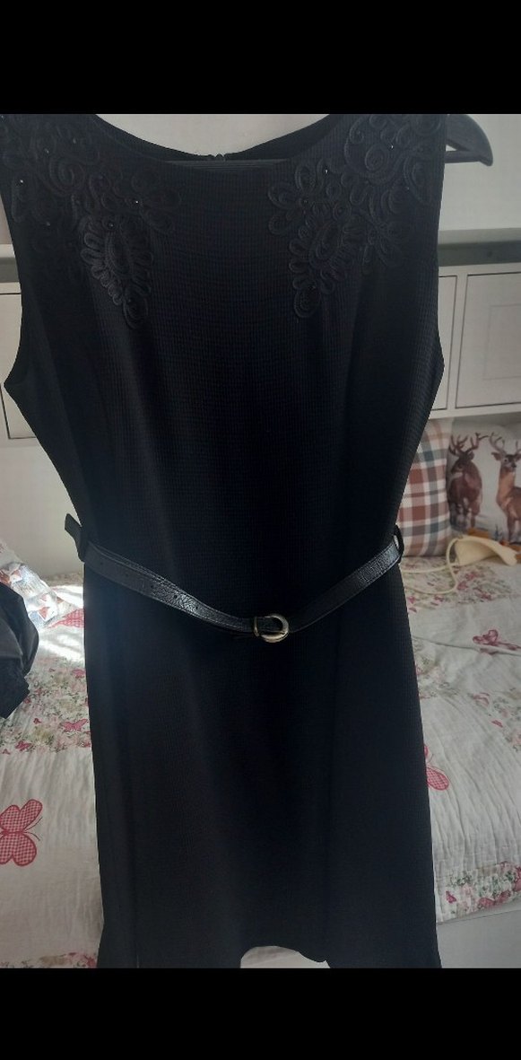 Siyah Midi Kolsuz Drapeli Ofis Elbisesi - Görsel 5