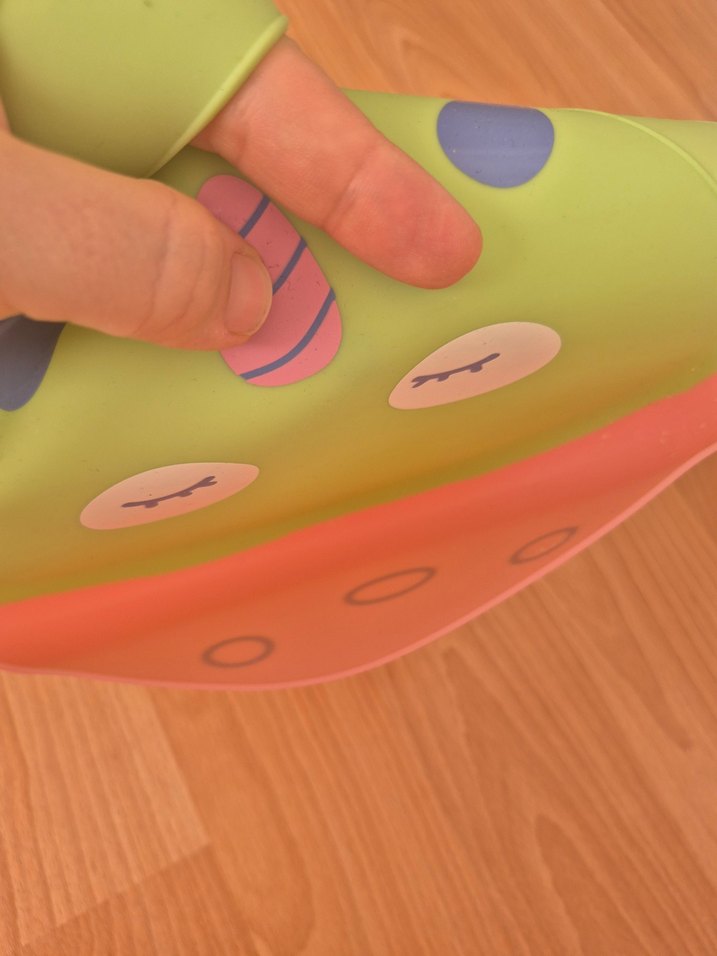 Yeşil ve Pembe Baskılı Silikon Bebek Önlüğü - Görsel 2