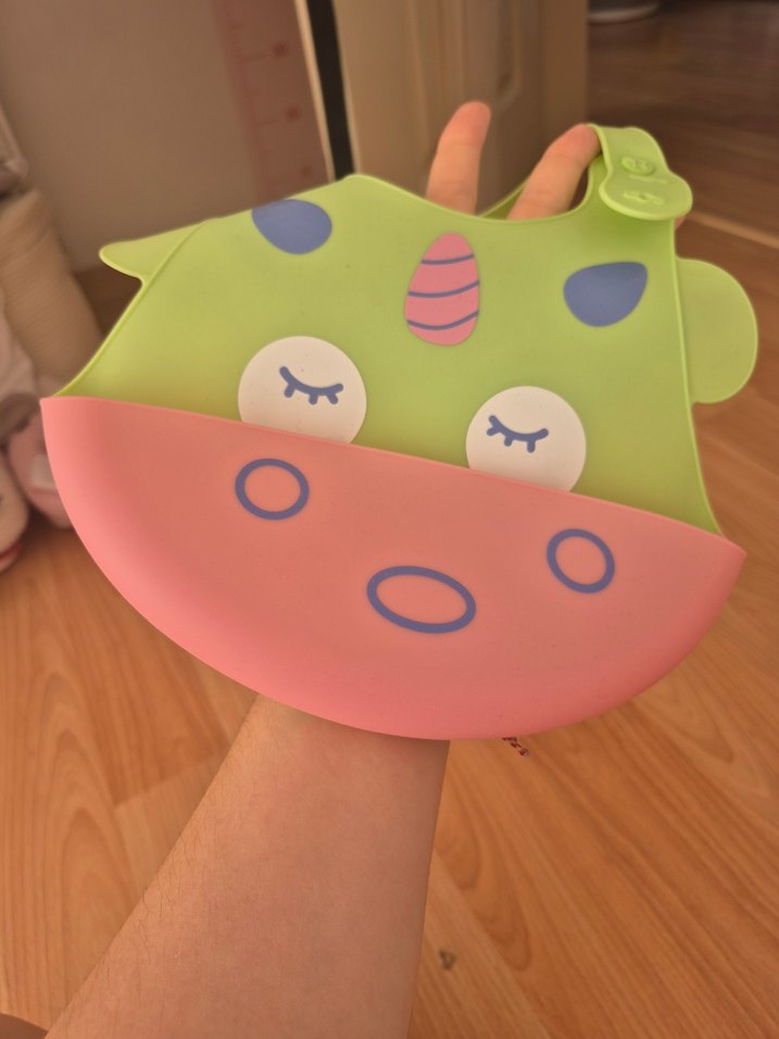 Yeşil ve Pembe Baskılı Silikon Bebek Önlüğü - Görsel 3