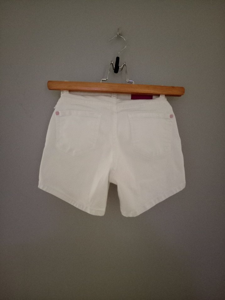 Kız Çocuk Nakışlı Beyaz Kemerli Mini Şort - Görsel 2