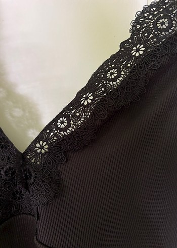 H&M Dantel Detaylı Siyah V Yaka Bodysuit