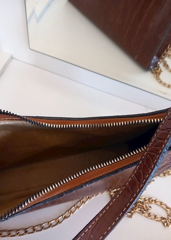 Zincir Detaylı Parlak Kahverengi Yılan Derisi Çanta - Görsel 5