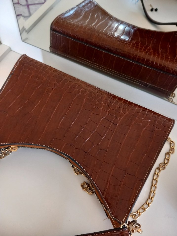 Zincir Detaylı Parlak Kahverengi Yılan Derisi Çanta - Görsel 4