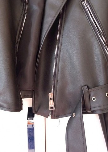 Kemerli Siyah Mini Biker Deri Ceket - Görsel 2
