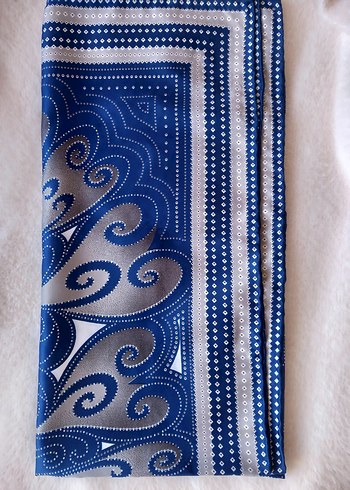 Mavi desenli eşarp - Görsel 2