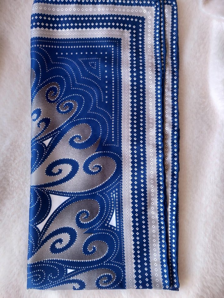 Mavi desenli eşarp - Görsel 2