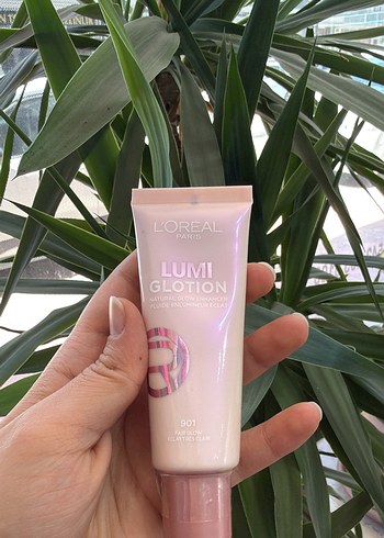 L'Oréal Paris L'Oréal Lumi Glotion Aydınlatıcı 901 Beige