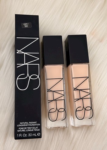 NARS Doğal Işıltılı Fondöten - Açık Bej