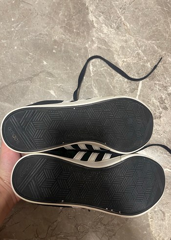 40 Beden Adidas Siyah Beyaz Spor Ayakkabı