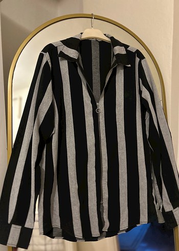 Düğmeli Siyah-Gri Çizgili Erkek Gömlek - Görsel 2