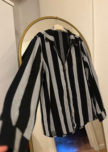 Düğmeli Siyah-Gri Çizgili Erkek Gömlek - Görsel 4