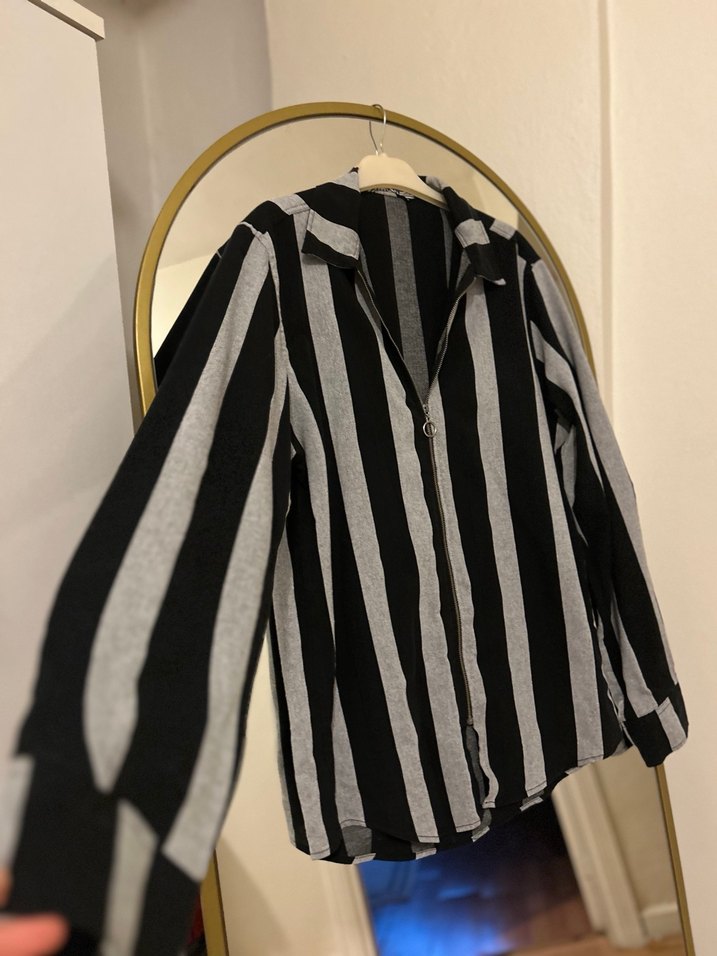 Düğmeli Siyah-Gri Çizgili Erkek Gömlek - Görsel 4