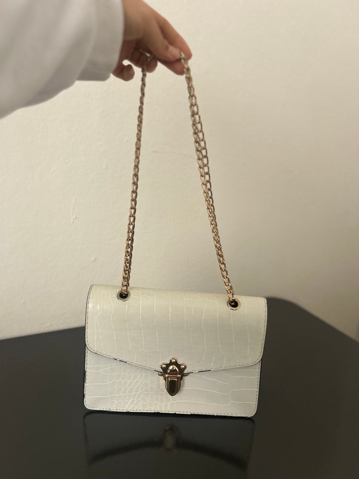 Beyaz Deri Zincir Detaylı Yılan Desenli Çanta - Görsel 2