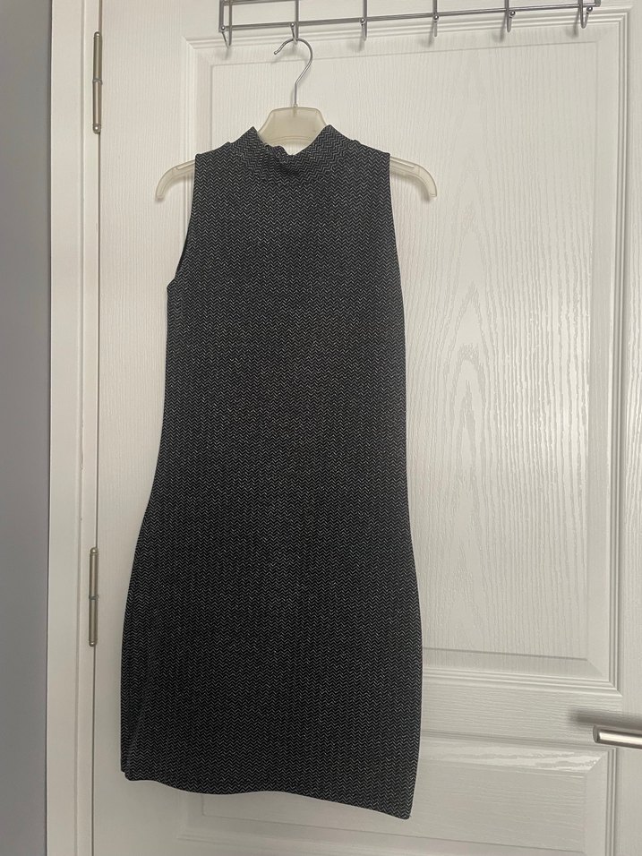 Gri Triko Yüksek Yakalı Kolsuz Midi Elbise - Görsel 2