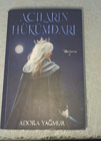 Acıların Hükümdarı - Adora Yağmur