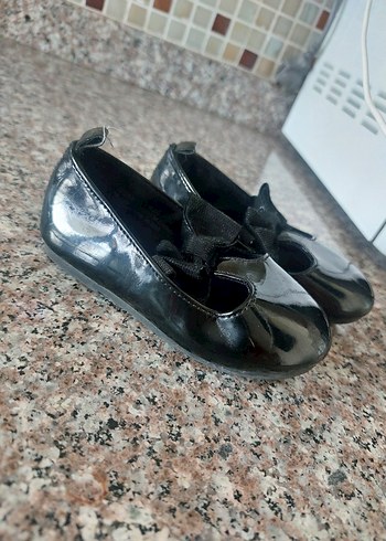 Parlak Siyah Kız Çocuk Babet Ayakkabı - Görsel 4
