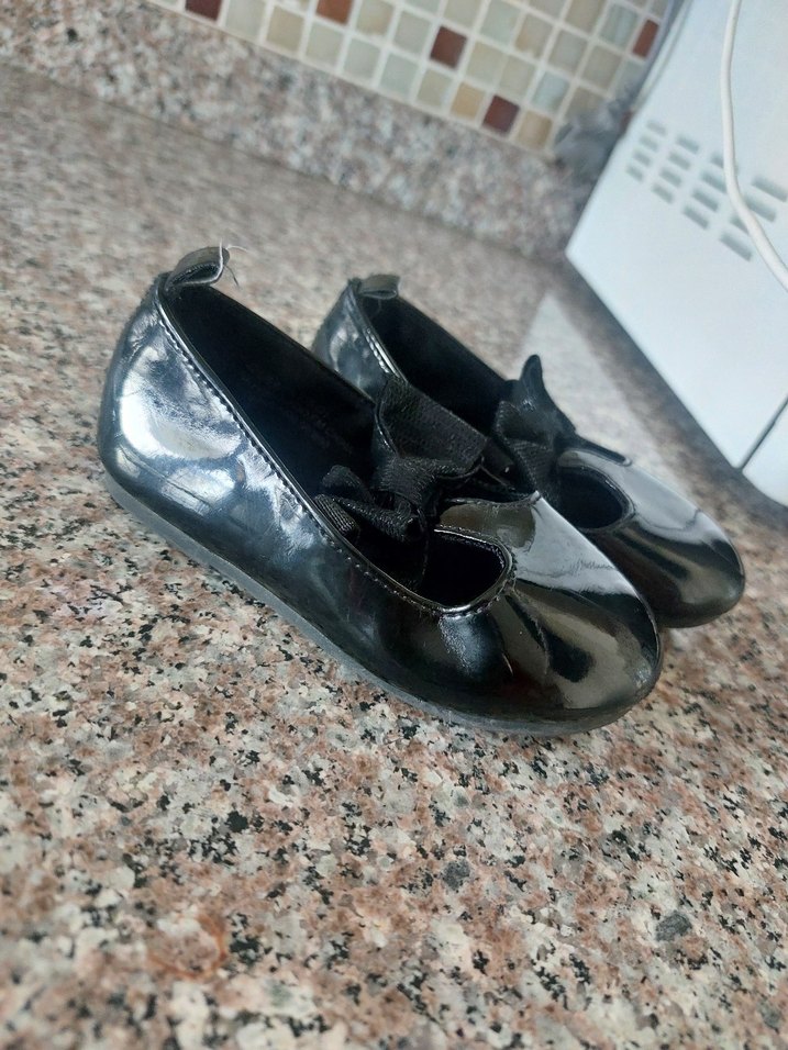 Parlak Siyah Kız Çocuk Babet Ayakkabı - Görsel 4