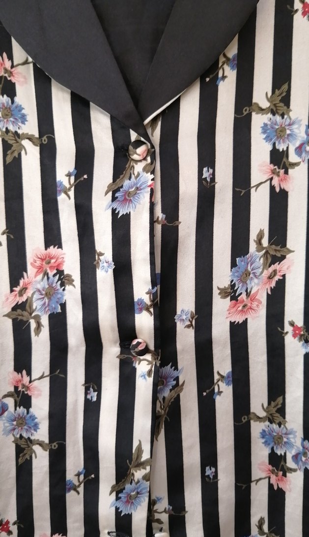 Çiçekli Siyah Beyaz Çizgili Kadın Gömlek - Görsel 2