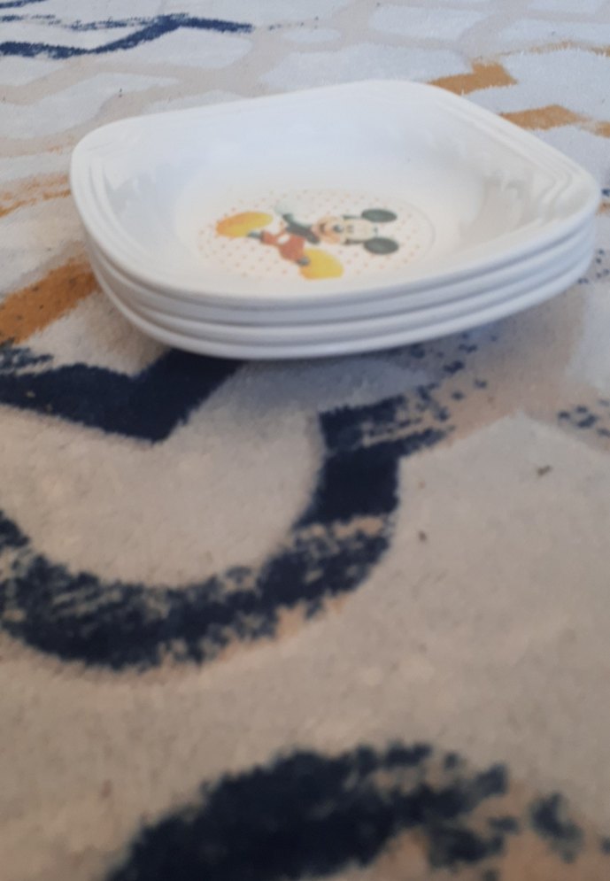 Renkli Mickey desenli beyaz yemek kapları - Görsel 2