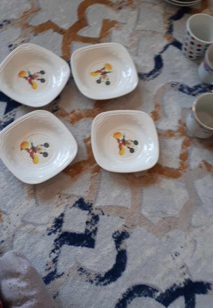 Renkli Mickey desenli beyaz yemek kapları - Görsel 3