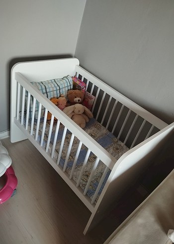 Beyaz Bebek Beşiği ve Sepeti