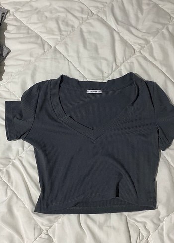 Gri V Yaka Kısa Kollu Crop Top