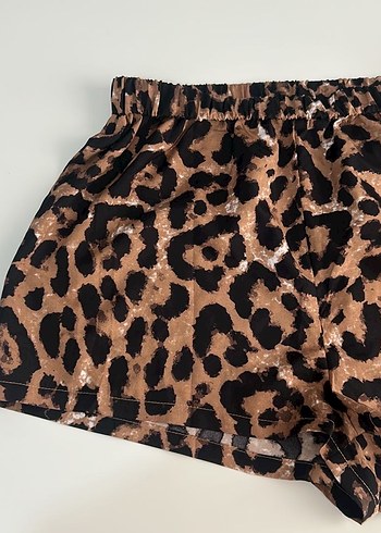 Diğer Dantel Detaylı Leopar Desenli Mini Şort