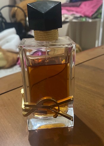 Yves Saint Laurent Kadın Parfümü Şişesi