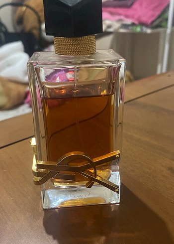 Kadın Parfümü Şişesi