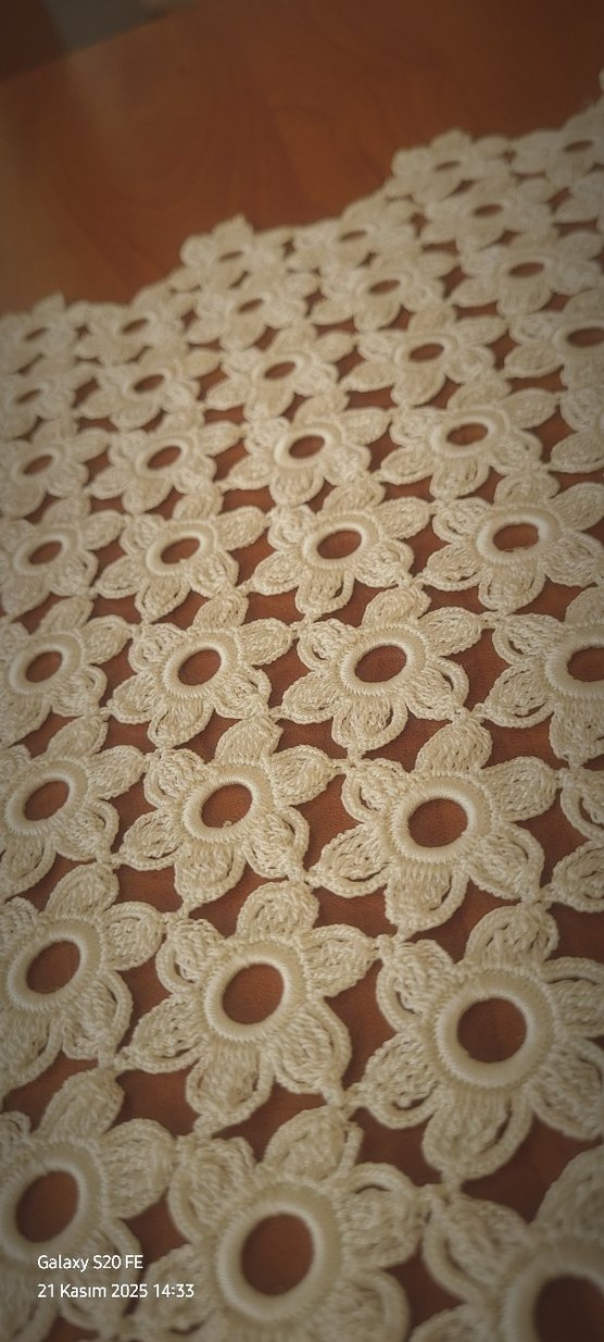 Çiçek Desenli El Örgüsü Örtü.dantel - Görsel 3