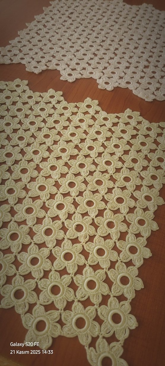 Çiçek Desenli El Örgüsü Örtü.dantel - Görsel 4