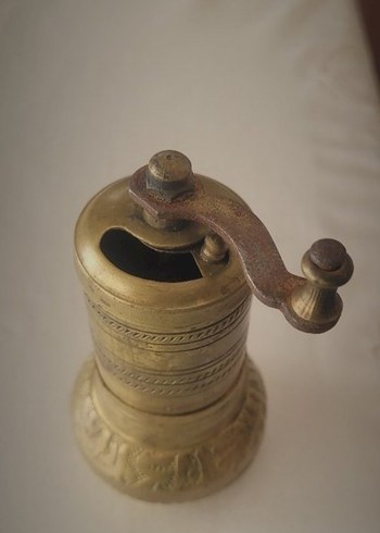 Antika Pirinç Kahve Değirmeni - Görsel 2