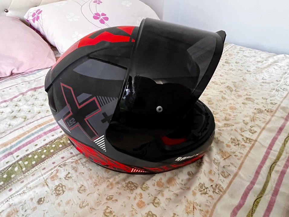 LS2 Siyah Kask, birkaçkez kullanıldı temiz - Görsel 3