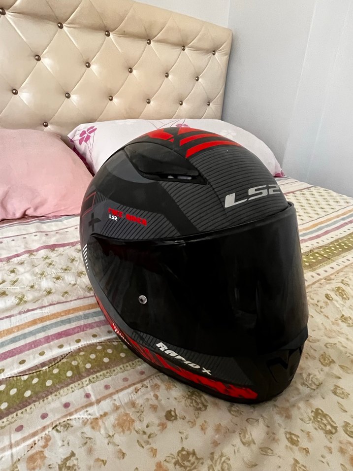 LS2 Siyah Kask, birkaçkez kullanıldı temiz - Görsel 4