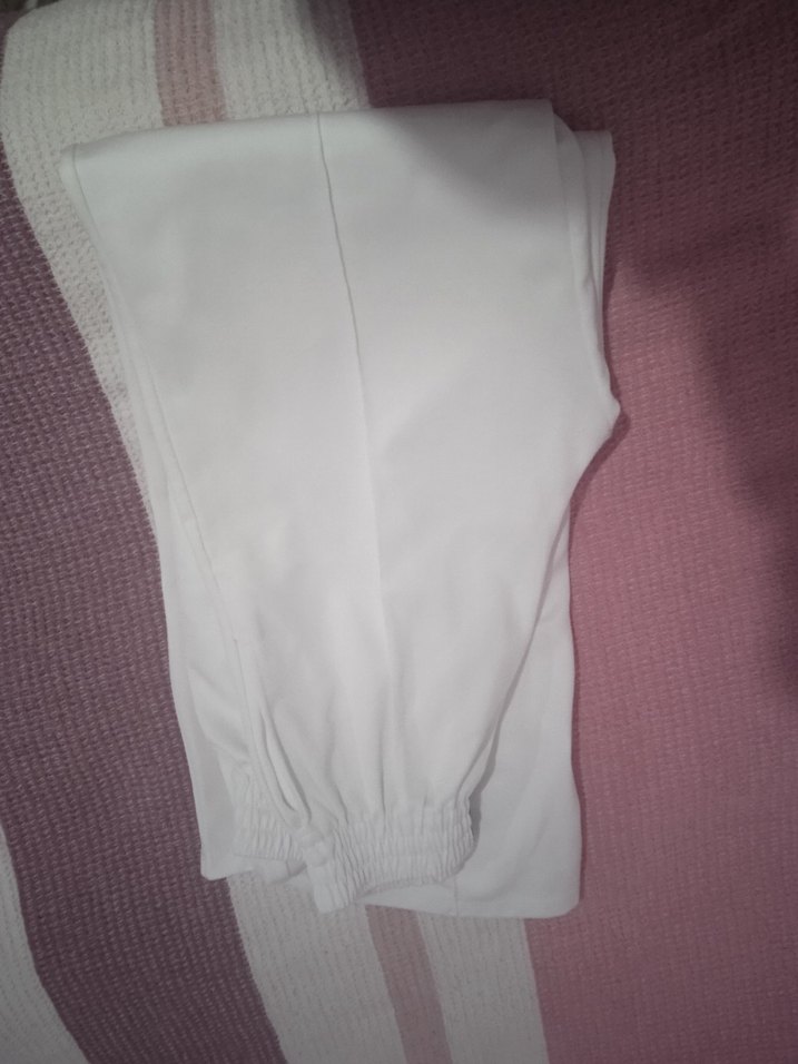 Kadın Beyaz Piliseli Rahat eşofman altı - Görsel 4