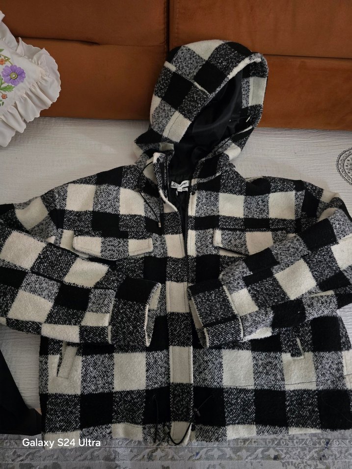 Gri Kapüşonlu Fermuarlı Kısa Peluş Mont - Görsel 2