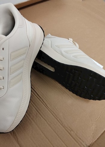 Adidas yürüyüş ayakkabısı - Görsel 3